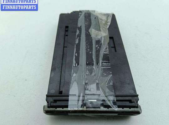 Купить Подстаканник на Audi A4 B6 (2001-2004) Подстаканник AU1647826 на Audi A4 B6 (2001-2004)