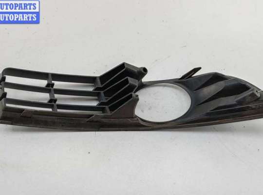 купить Рамка фары противотуманной левой на Volkswagen Passat B6