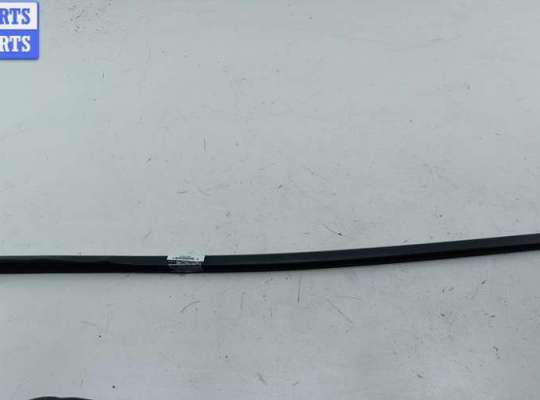 купить Молдинг стекла двери передней правой наружный на Volkswagen Passat B6