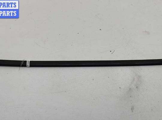 купить Молдинг стекла двери передней левой наружный на Volkswagen Golf-4