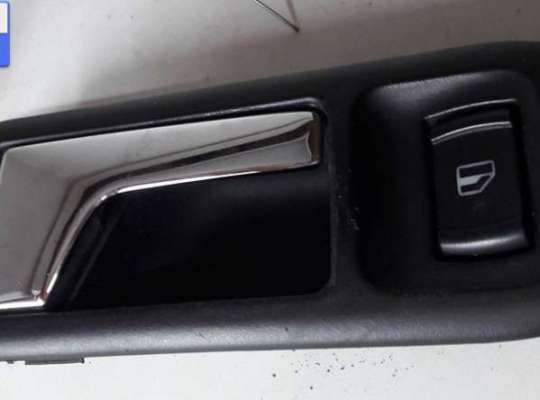 купить Кнопка стеклоподъемника переднего правого на Volkswagen Passat B5+ (GP)