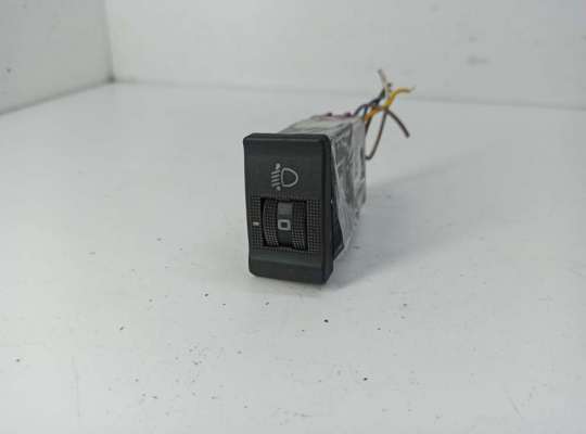Купить Кнопка корректора фар на Audi 80 B4 (1991-1996) Кнопка корректора фар AU1377211 на Audi 80 B4 (1991-1996)