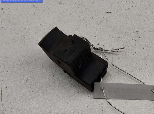 купить Кнопка открывания лючка топливного бака на Volkswagen Passat B5+ (GP)