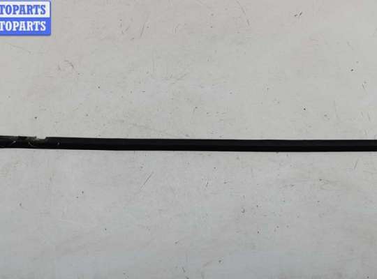 купить Молдинг стекла двери передней левой наружный на Volkswagen Passat B5