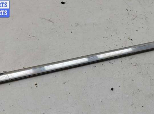 купить Молдинг двери передней правой на Volkswagen Passat B6