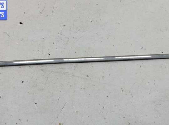 купить Молдинг двери передней правой на Volkswagen Passat B6