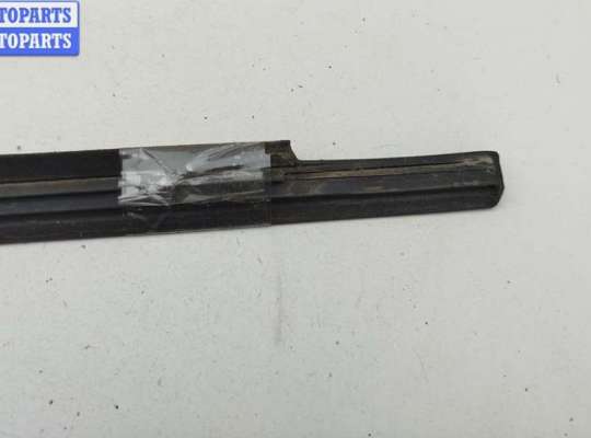 купить Молдинг стекла двери передней правой наружный на Volkswagen Passat B5