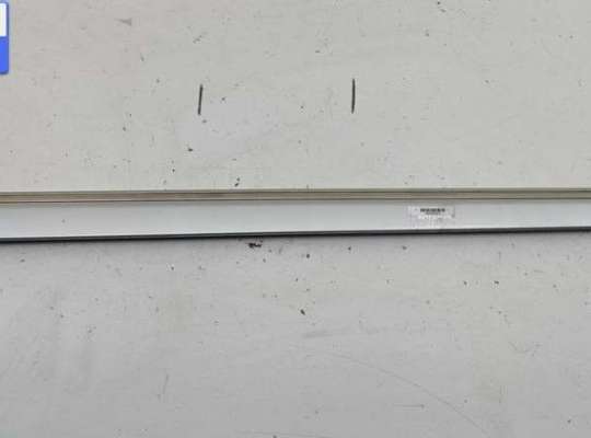 Молдинг двери передней правой MB1572733 на Mercedes C-Class W203 (2000-2006)