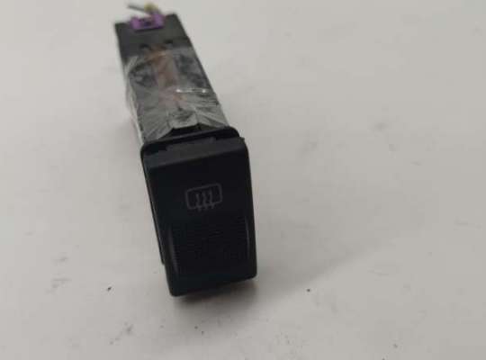 купить Кнопка обогрева заднего стекла на Audi A4 B5 (1994-2001)