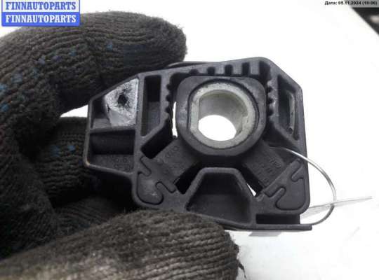купить Кронштейн радиатора на Volkswagen Golf-4