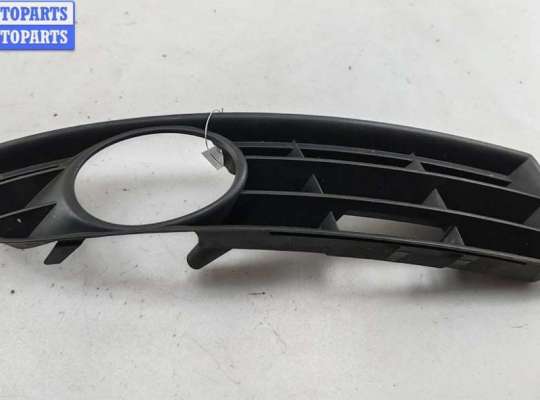 Рамка фары противотуманной правой VG2751676 на Volkswagen Passat B6