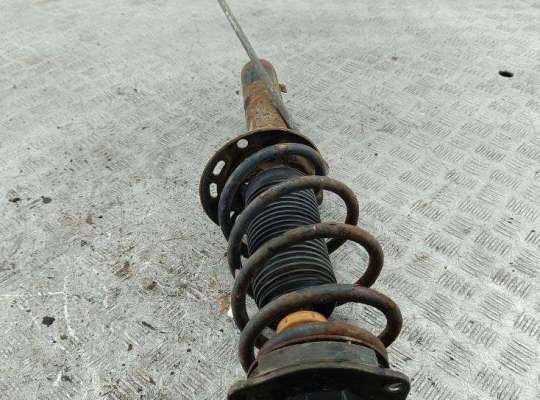 купить Стойка подвески передняя правая на Volkswagen Golf-5 Plus