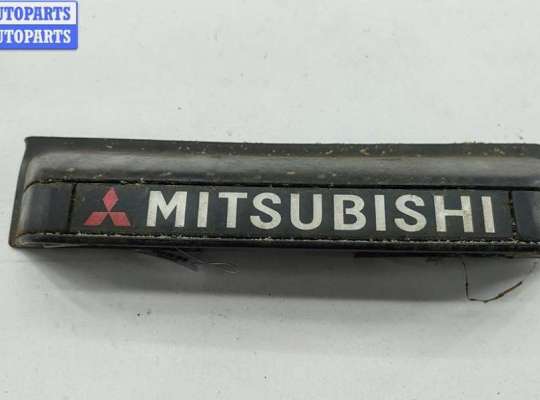 Накладка подсветки номера MT575430 на Mitsubishi Pajero/Montero II (1991-2004)