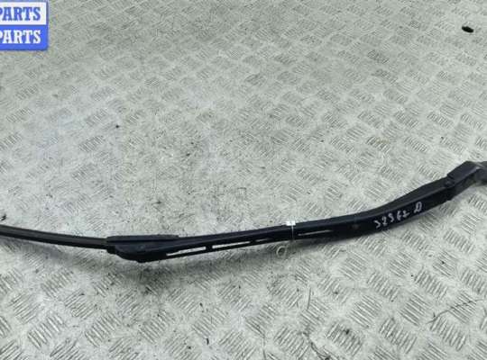 купить Щеткодержатель (поводок стеклоочистителя) передний на Audi A4 B6 (2001-2004)