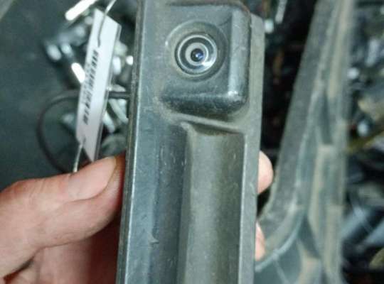 купить Кнопка открывания багажника на Volkswagen Passat B6