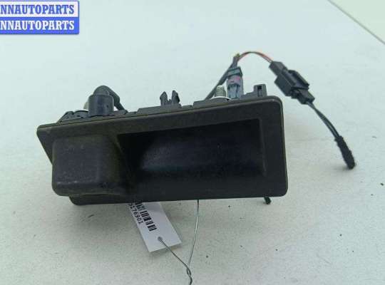 купить Кнопка открывания багажника на Volkswagen Passat B6