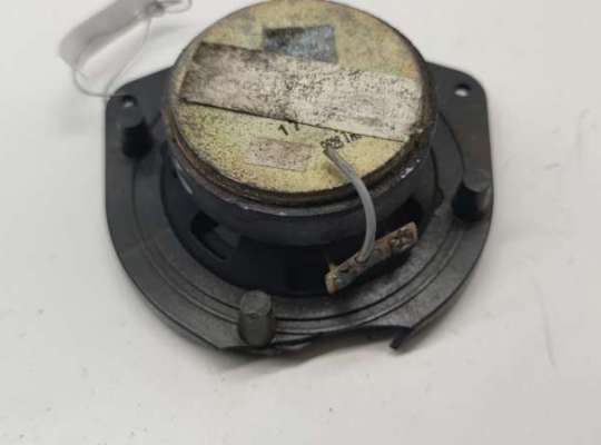 купить Динамик двери задней правой на Audi A8 D2 (1994-2002)