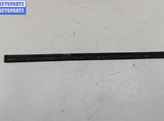 купить Молдинг двери передней правой на Volkswagen Passat B6