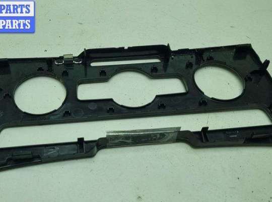 купить Накладка декоративная на торпедо на Volkswagen Passat B7