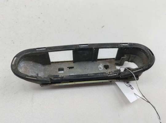 Корпус (держатель) ручки двери передней левой AU1546487 на Audi A6 C5 (1997-2005)
