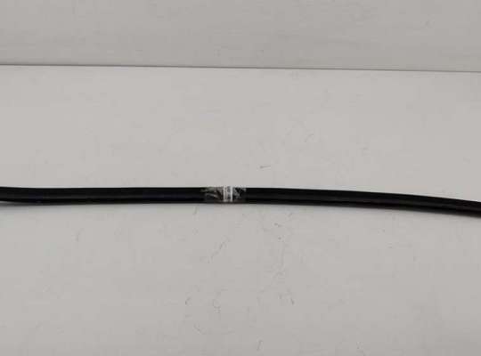 Молдинг лобового стекла VG2768265 на Volkswagen Passat B6