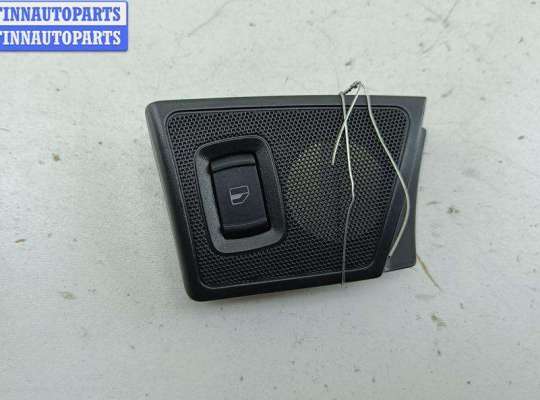 купить Кнопка стеклоподъемника заднего левого на Skoda Octavia mk1 (A4 1U) 1996-2010