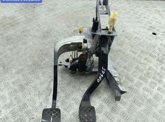 Купить Узел педальный на Volkswagen Passat B5+ (GP) Узел педальный VG2570681 на Volkswagen Passat B5+ (GP)