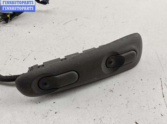 купить Кнопка стеклоподъемника переднего правого на Opel Omega B (1994-2003)