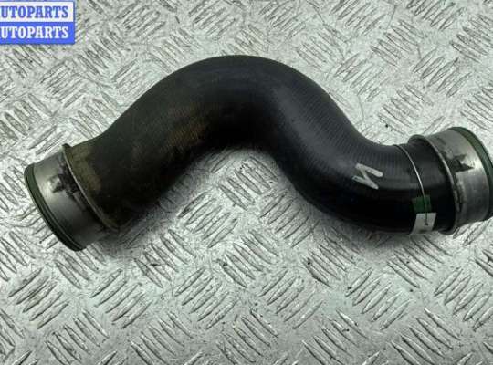 Патрубок интеркулера VG2706745 на Volkswagen Passat B6