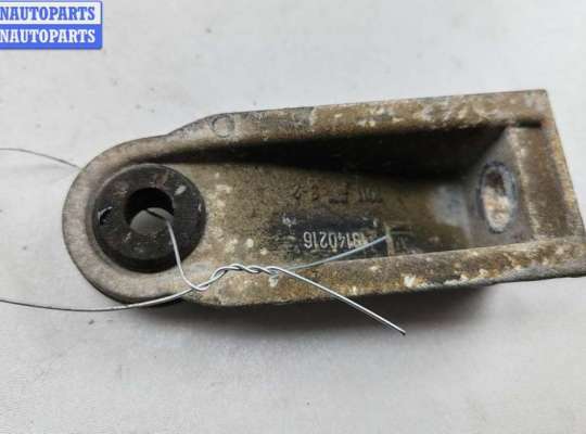 Кронштейн радиатора OP2381898 на Opel Vectra C (2002-2008)