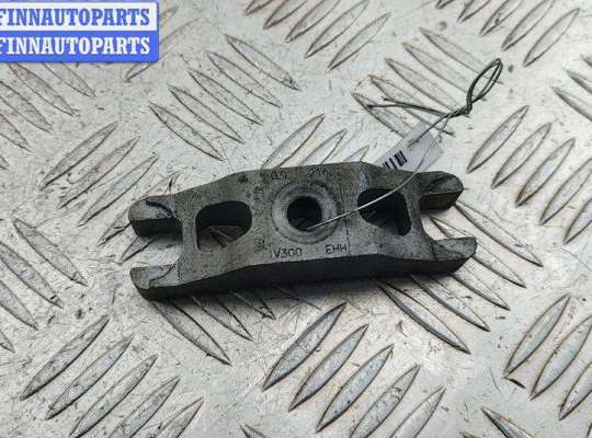 купить Скоба (кронштейн) крепления форсунки на Volkswagen Golf-6