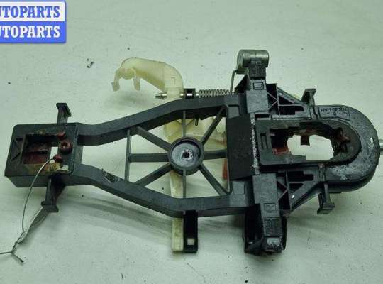 купить Корпус (держатель) ручки двери задней левой на Volkswagen Caddy (2004-2010)