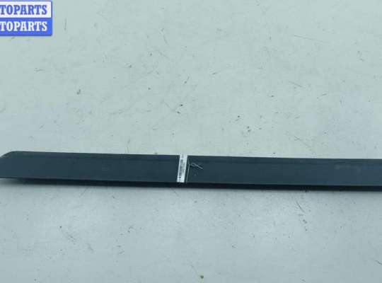 купить Молдинг двери задней левой на Volkswagen Passat B6