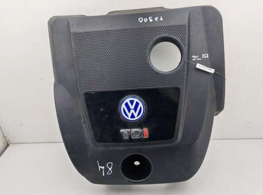 Накладка декоративная на двигатель VG2824052 на Volkswagen Bora