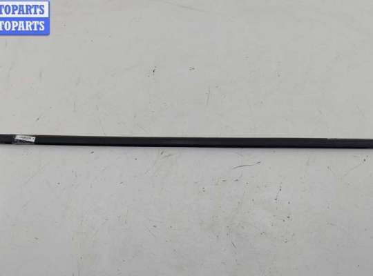 купить Молдинг стекла двери передней правой наружный на Volkswagen Passat B6