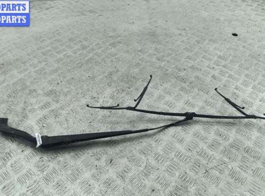 купить Щеткодержатель (поводок стеклоочистителя) передний на Mitsubishi Space Wagon (1998-2004)