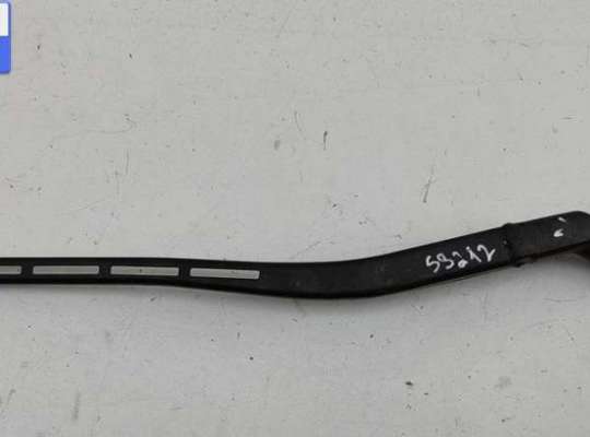 Щеткодержатель (поводок стеклоочистителя) передний AU1725189 на Audi A4 B6 (2001-2004)