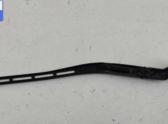 купить Щеткодержатель (поводок стеклоочистителя) передний на Audi A4 B6 (2001-2004)