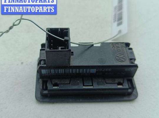 купить Кнопка открывания багажника на Volkswagen Passat B6
