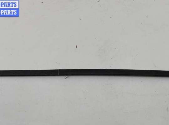 Молдинг двери передней левой VG2621775 на Volkswagen Golf-4