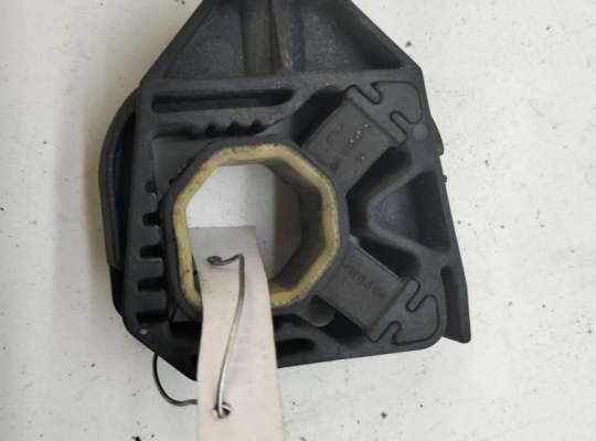 купить Кронштейн радиатора на Volkswagen Touran