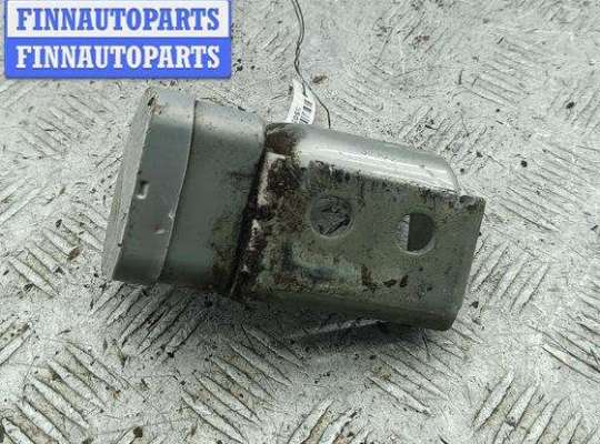 Петля двери