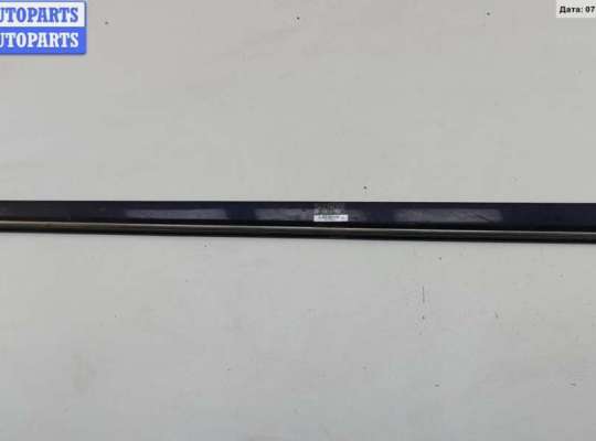 Молдинг двери передней правой MB1488154 на Mercedes C-Class W203 (2000-2006)