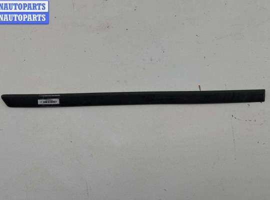 Молдинг двери задней правой VG2656233 на Volkswagen Golf-4