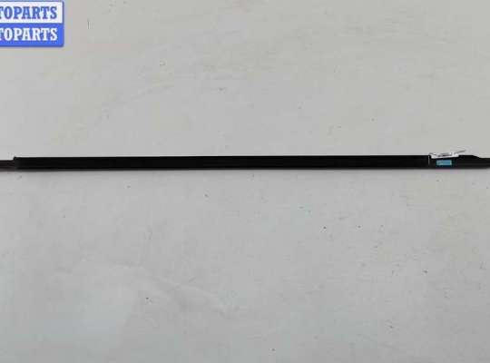 купить Молдинг стекла двери передней правой наружный на Volkswagen Passat B7