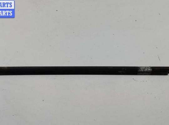 купить Молдинг стекла двери передней левой наружный на Mercedes M-Class ML W163 (1998-2004)