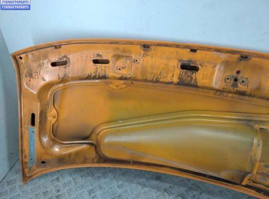 Капот на Mercedes-Benz Vito (W638)