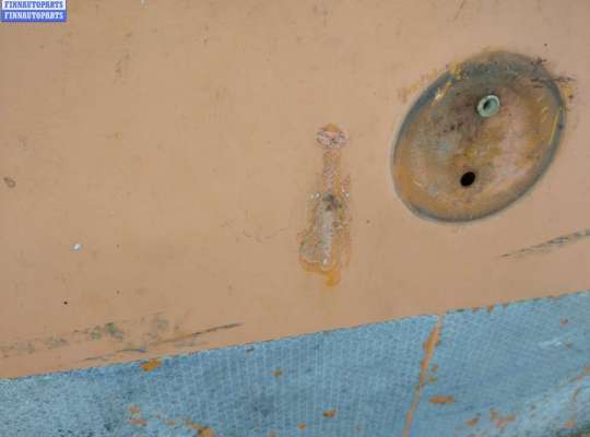 Капот на Mercedes-Benz Vito (W638)