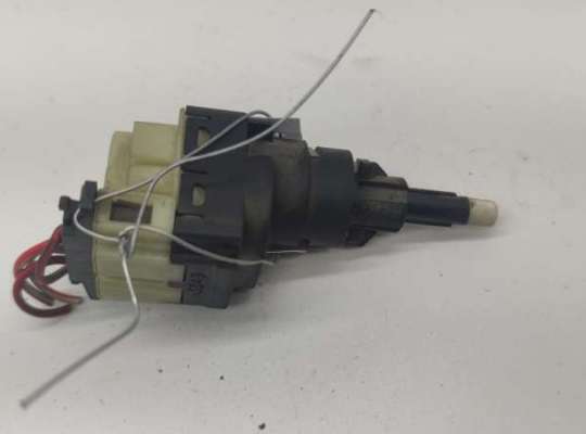 купить Датчик (включатель) стоп-сигнала на Audi A4 B6 (2001-2004)