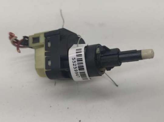 купить Датчик (включатель) стоп-сигнала на Audi A4 B6 (2001-2004)